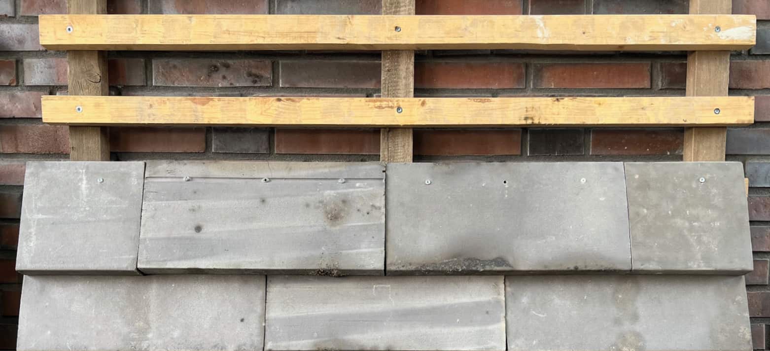 Einhängen und fertig: mörtelfreie Montage auf eine herkömmliche Dachlattenkonstruktion 